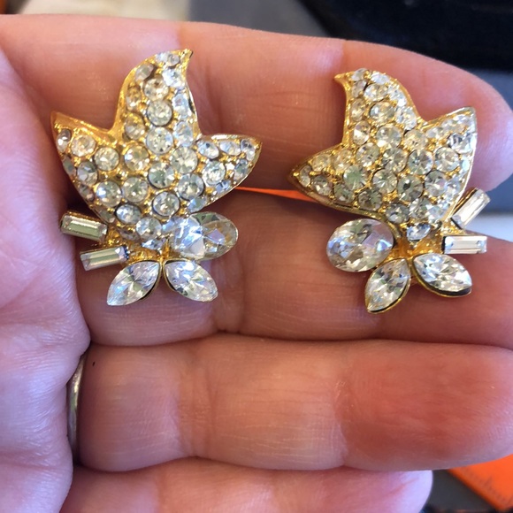Austrian Crystal Pavé Leaf Clip On Earrings-Boutique - Picture 5 of 5